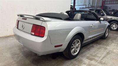 2005 Ford Mustang Deluxe Convertible 2D   - Photo 21 - Manassas, VA 20109