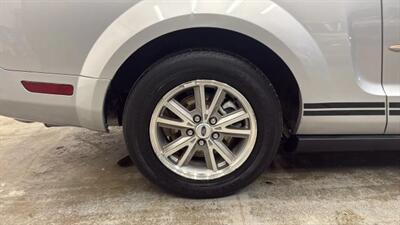2005 Ford Mustang Deluxe Convertible 2D   - Photo 54 - Manassas, VA 20109