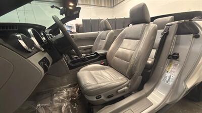 2005 Ford Mustang Deluxe Convertible 2D   - Photo 38 - Manassas, VA 20109