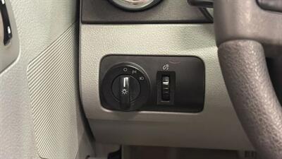 2005 Ford Mustang Deluxe Convertible 2D   - Photo 34 - Manassas, VA 20109