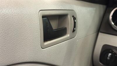 2005 Ford Mustang Deluxe Convertible 2D   - Photo 33 - Manassas, VA 20109