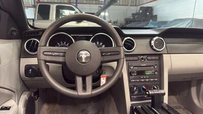 2005 Ford Mustang Deluxe Convertible 2D   - Photo 27 - Manassas, VA 20109