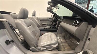 2005 Ford Mustang Deluxe Convertible 2D   - Photo 48 - Manassas, VA 20109