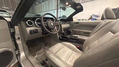 2005 Ford Mustang Deluxe Convertible 2D   - Photo 39 - Manassas, VA 20109