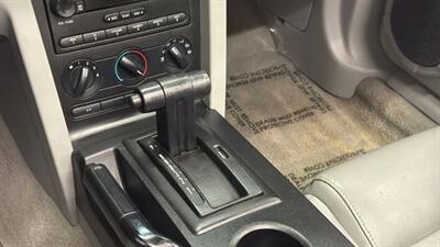 2005 Ford Mustang Deluxe Convertible 2D   - Photo 36 - Manassas, VA 20109