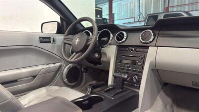 2005 Ford Mustang Deluxe Convertible 2D   - Photo 51 - Manassas, VA 20109