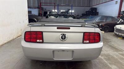 2005 Ford Mustang Deluxe Convertible 2D   - Photo 23 - Manassas, VA 20109