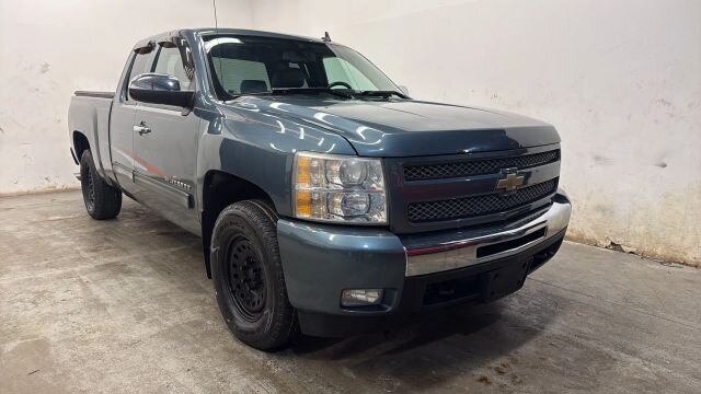 2011 Chevrolet Silverado 1500 LT Pickup 4D 6 1/2 ft   - Photo 1 - Manassas, VA 20109
