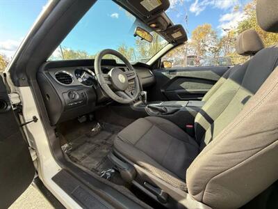 2012 Ford Mustang Convertible 2D   - Photo 39 - Manassas, VA 20109