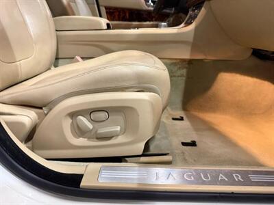 2009 Jaguar XF Luxury Sedan 4D   - Photo 48 - Manassas, VA 20109