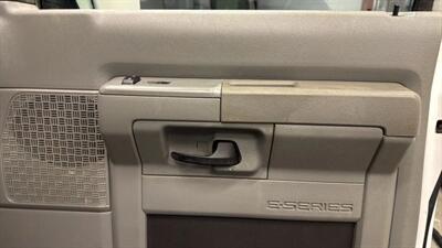 2014 Ford Extended Van 3D - Photo 40 - Manassas, VA 20109