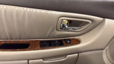 2001 Toyota Avalon XL Sedan 4D   - Photo 37 - Manassas, VA 20109