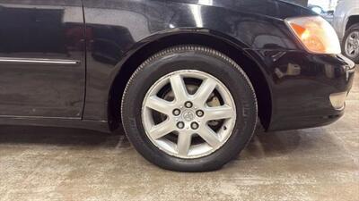 2001 Toyota Avalon XL Sedan 4D   - Photo 49 - Manassas, VA 20109