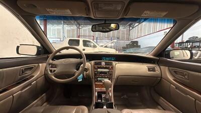 2001 Toyota Avalon XL Sedan 4D   - Photo 19 - Manassas, VA 20109