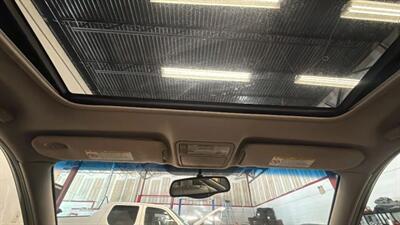 2001 Toyota Avalon XL Sedan 4D   - Photo 30 - Manassas, VA 20109