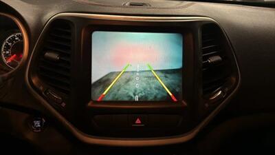 2015 Jeep Cherokee TrailHawk Sport Utility 4D   - Photo 38 - Manassas, VA 20109