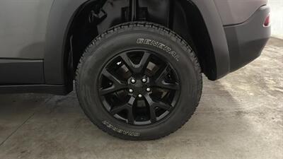 2015 Jeep Cherokee TrailHawk Sport Utility 4D   - Photo 61 - Manassas, VA 20109