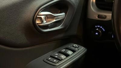 2015 Jeep Cherokee TrailHawk Sport Utility 4D   - Photo 26 - Manassas, VA 20109