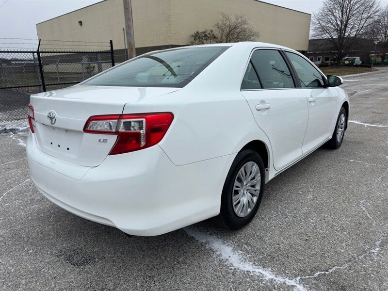 2014 Toyota Camry LE - Photo 4 - Indianapolis, IN 46234