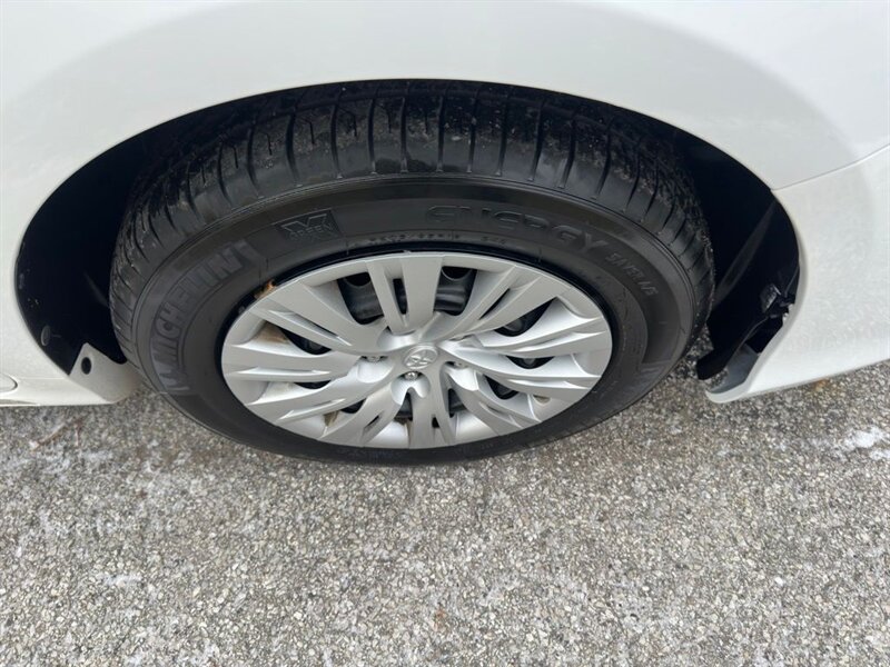 2014 Toyota Camry LE - Photo 27 - Indianapolis, IN 46234