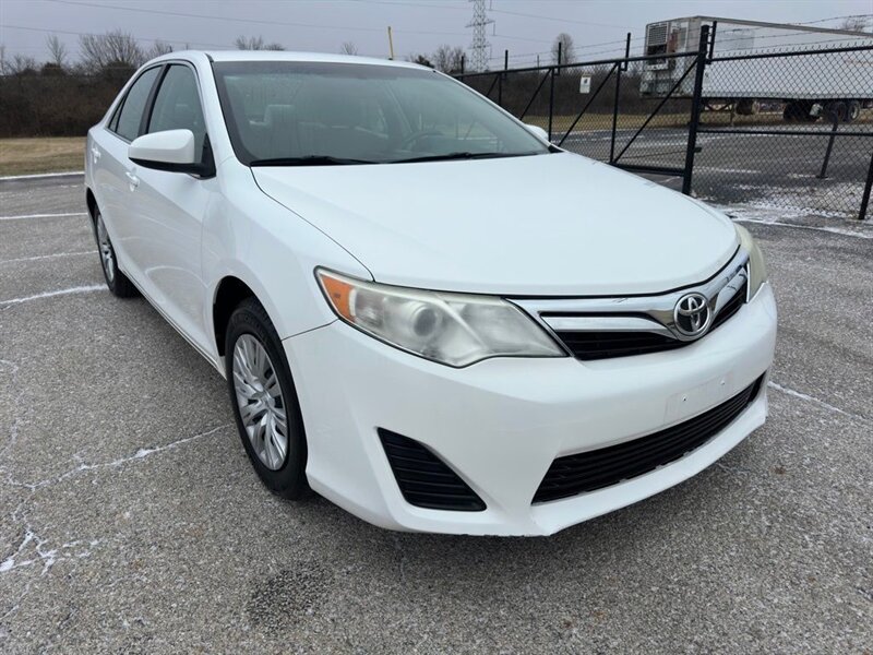 2014 Toyota Camry LE - Photo 3 - Indianapolis, IN 46234