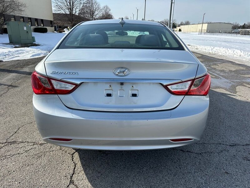 2013 Hyundai SONATA GLS - Photo 5 - Indianapolis, IN 46234