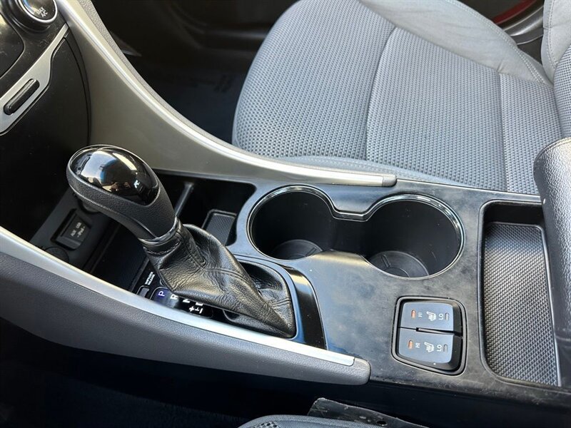 2013 Hyundai SONATA GLS - Photo 17 - Indianapolis, IN 46234