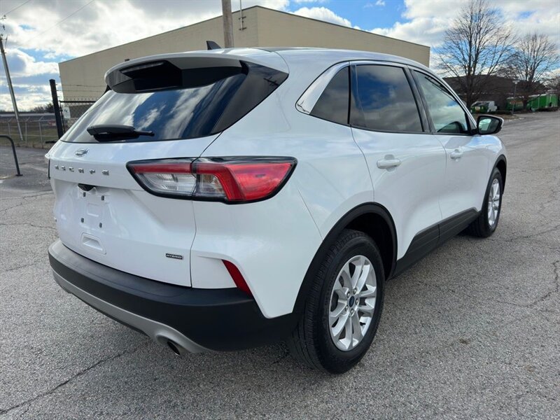 2021 Ford Escape Hybrid SE - Photo 6 - Indianapolis, IN 46234