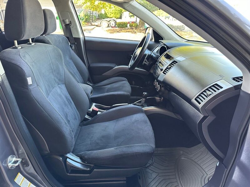 2007 Mitsubishi Outlander XLS - Photo 19 - Indianapolis, IN 46234