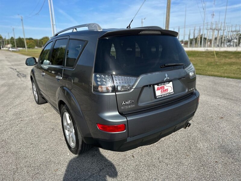 2007 Mitsubishi Outlander XLS - Photo 6 - Indianapolis, IN 46234