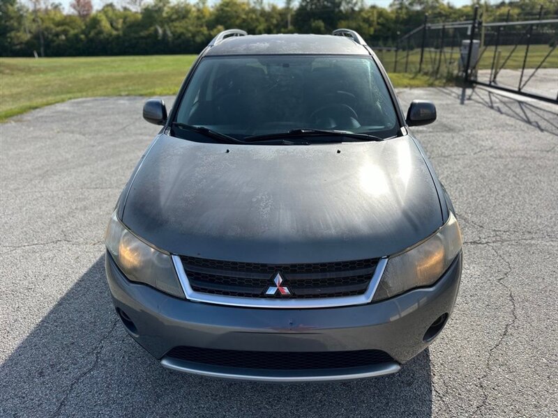2007 Mitsubishi Outlander XLS - Photo 2 - Indianapolis, IN 46234