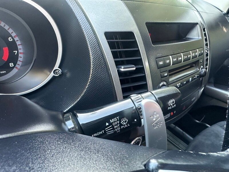 2007 Mitsubishi Outlander XLS - Photo 22 - Indianapolis, IN 46234