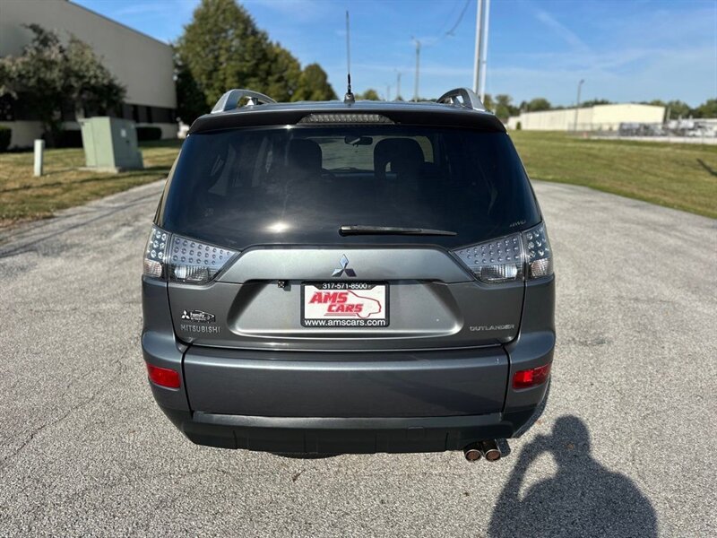 2007 Mitsubishi Outlander XLS - Photo 5 - Indianapolis, IN 46234