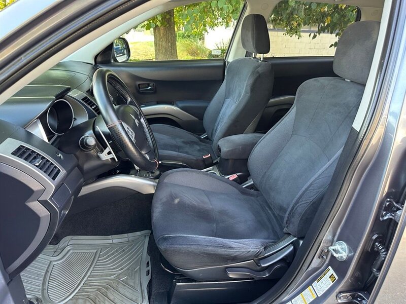 2007 Mitsubishi Outlander XLS - Photo 11 - Indianapolis, IN 46234