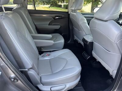 2022 Toyota Highlander Platinum   - Photo 16 - Indianapolis, IN 46234