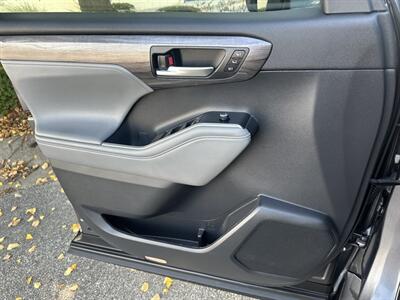 2022 Toyota Highlander Platinum   - Photo 44 - Indianapolis, IN 46234