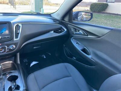 2016 Chevrolet Malibu LT 1LT   - Photo 9 - Indianapolis, IN 46234