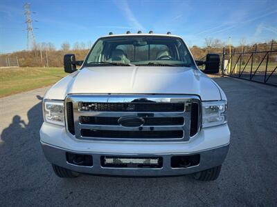 2005 Ford F-350 Lariat DRW   - Photo 2 - Indianapolis, IN 46234