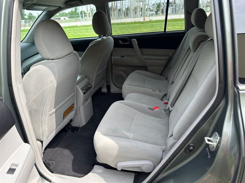 2013 Toyota Highlander Base Plus V6 - Photo 12 - Indianapolis, IN 46234