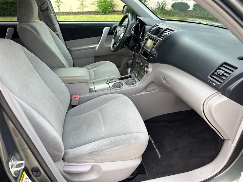 2013 Toyota Highlander Base Plus V6 - Photo 19 - Indianapolis, IN 46234