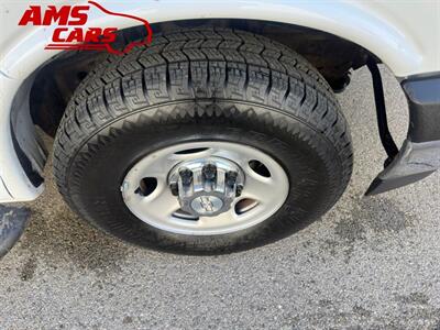 2020 Chevrolet Express LT Passenger   - Photo 26 - Indianapolis, IN 46234