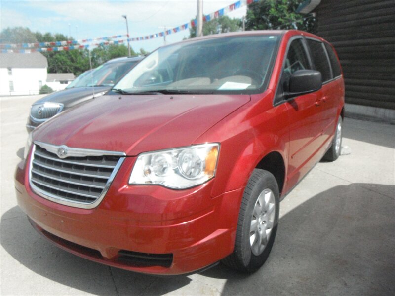 2009 Chrysler Town and Country LX  