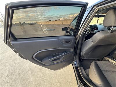 2013 Ford Fiesta SE   - Photo 16 - Long Beach, CA 90807