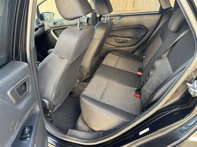 2013 Ford Fiesta SE   - Photo 11 - Long Beach, CA 90807