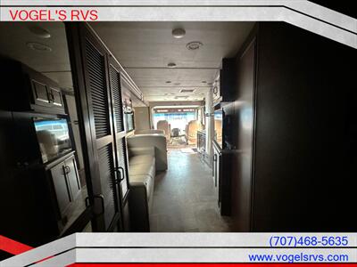 2016 THOR 34F HURRICANE *PRE-OWNED*   - Photo 17 - Ukiah, CA 95482