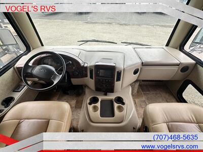 2016 THOR 34F HURRICANE *PRE-OWNED*   - Photo 5 - Ukiah, CA 95482