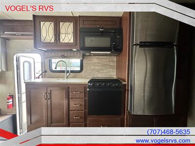 2016 THOR 34F HURRICANE *PRE-OWNED*   - Photo 9 - Ukiah, CA 95482