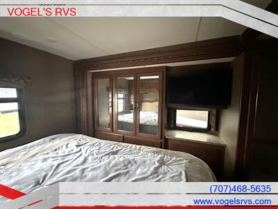 2016 THOR 34F HURRICANE *PRE-OWNED*   - Photo 16 - Ukiah, CA 95482