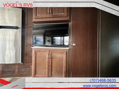 2016 THOR 34F HURRICANE *PRE-OWNED*   - Photo 11 - Ukiah, CA 95482