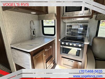 2019 FOREST RIVER 2860DS SUNSEEKER *PRE-OWNED*   - Photo 8 - Ukiah, CA 95482